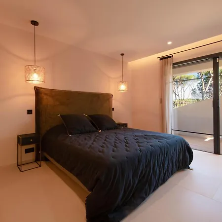 Ghislaine Villa