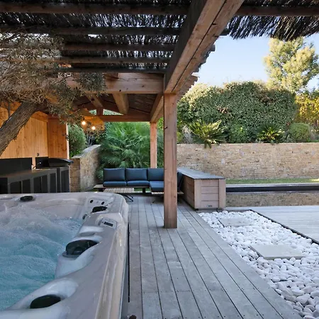 Ghislaine Saint-Tropez